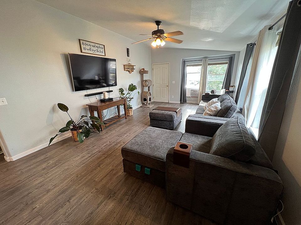 1st image of 1557 Conestoga Cir