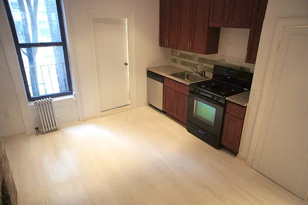 Rented by ALTER REALTY CO INC | media 8