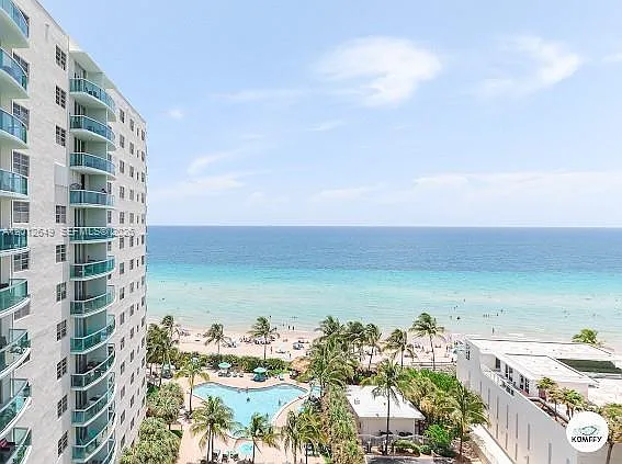 Tides On Hollywood Beach — Photo 3