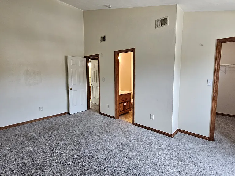 627 Creekside Ct — Photo 18