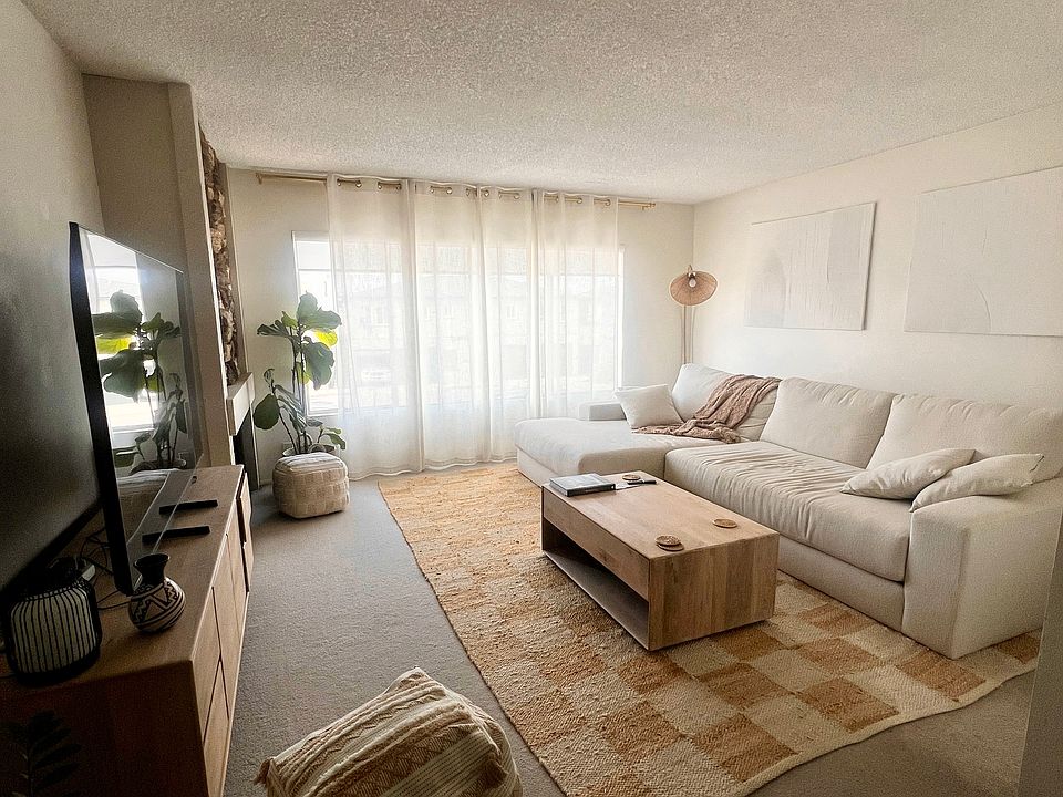 Currently has carpet (if you prefer carpet, please let us know as we are planning to put in hardwood)