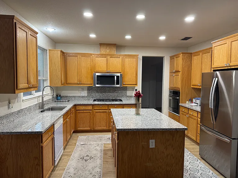 VERY BIG KITCHEN