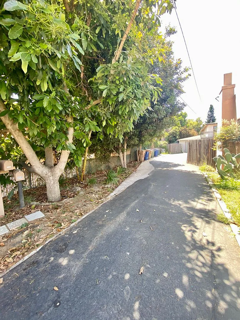 Midtown Ventura - Single story, three bedroom, two bath apartment — Photo 2
