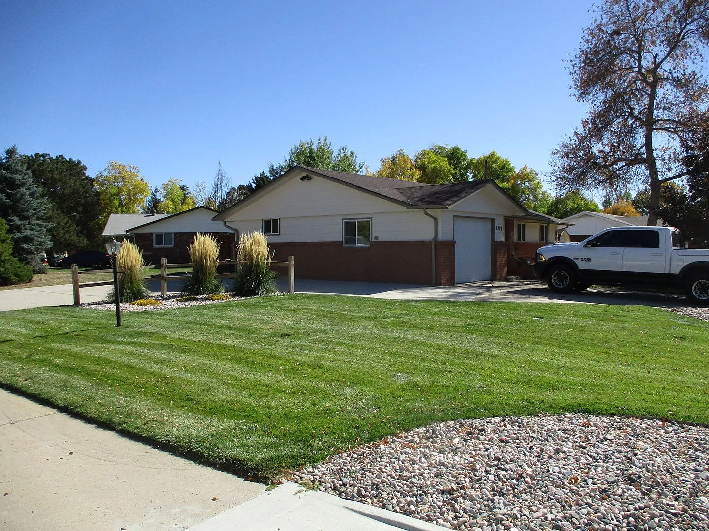 Beautiful 3 Bedroom, 1 Bath Ranch in Loveland! — Photo 2