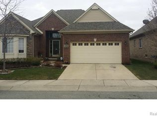 30146 Trailwood Dr, Warren, MI 48092