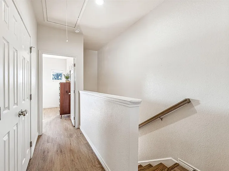 1111 W Vanderbilt St — Photo 54