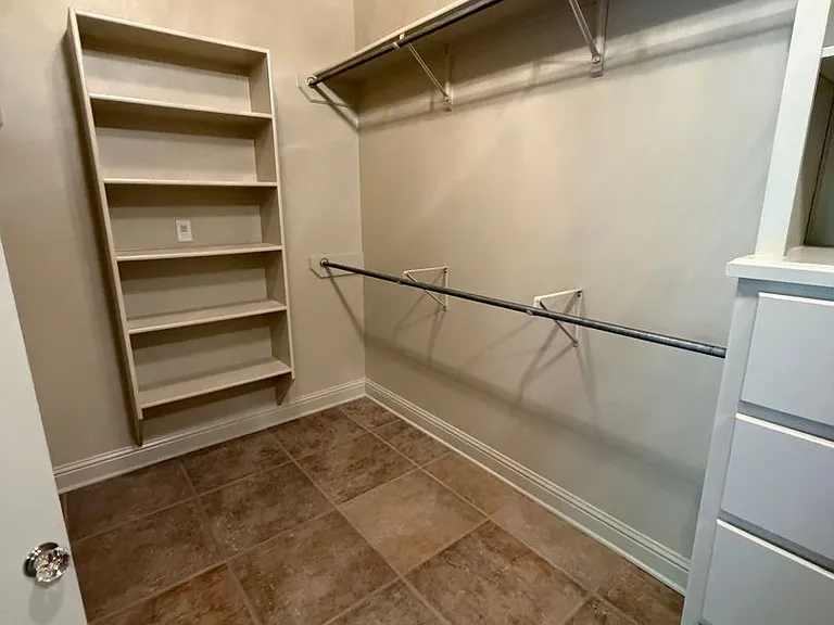 1073 Waters Edge Cir — Photo 13
