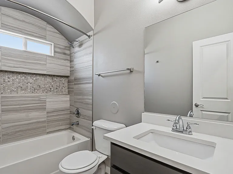 2025 William Caples St — Photo 22