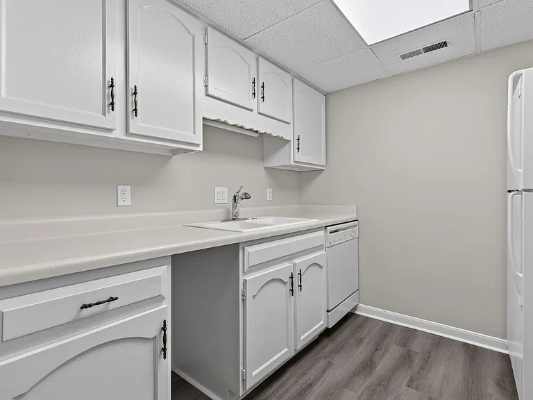 Kellogg Place Apartments — Photo 32