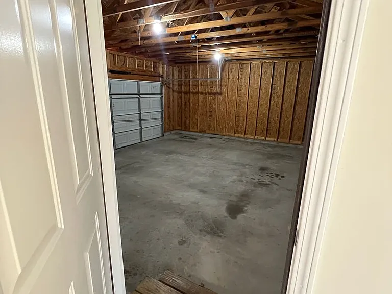 3 Bedroom 2 bath 2 car garage house — Photo 14
