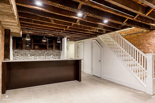 Rented by Dixon Advisory USA Inc. | media 49