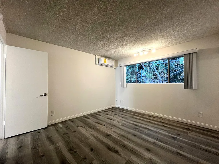 1706 Granville Ave #8B — Photo 13