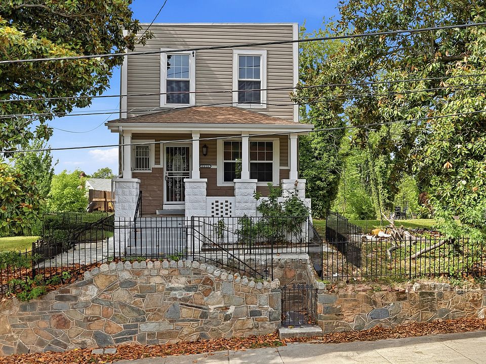 1st image of 5818 Field Pl NE
