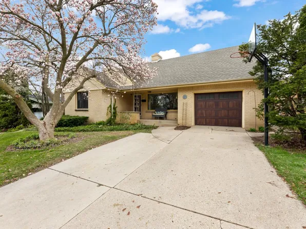 10512 West Woodward AVENUE, Wauwatosa, WI 53222