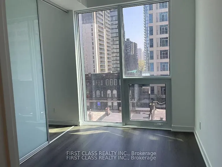 8 Wellesley St W #606 — Photo 4