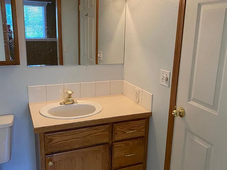 211 S Riverwood Ct — Photo 10