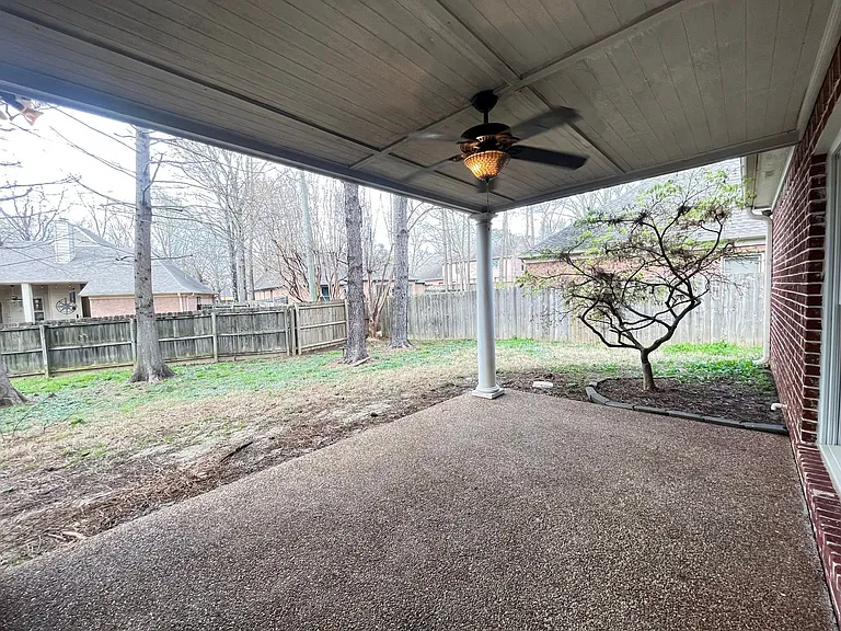 8570 Meadow Green Dr — Photo 3