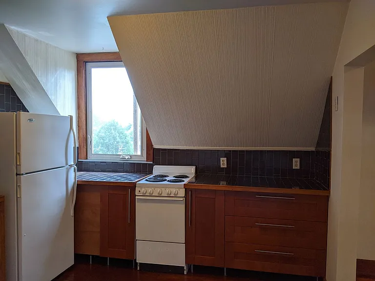 20 Wallace Avenue — Photo 3