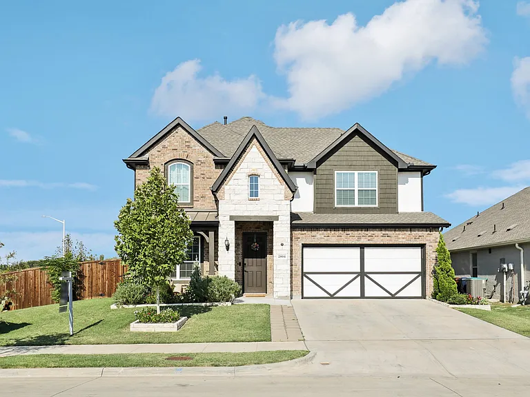 2804 Fireside Ln — Photo 1
