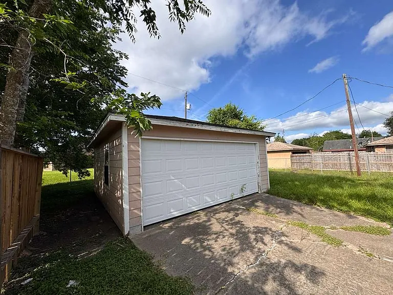 1405 Northview Dr — Photo 3