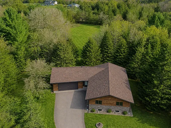 1072 Buck Rdg, Hudson, WI 54016