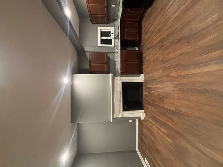 641 Broadway — Photo 7