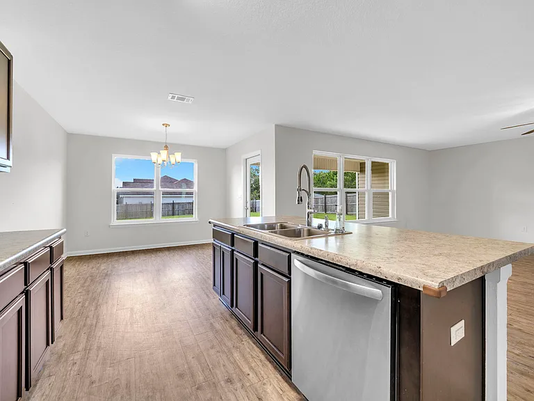 4924 Kensington Ln — Photo 11