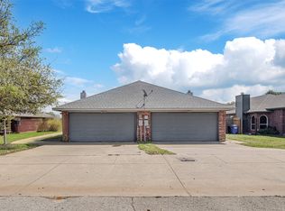 712 Stribling Cir, Azle, TX 76020