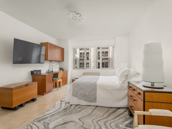 150 East 69th Street image 8 of 14