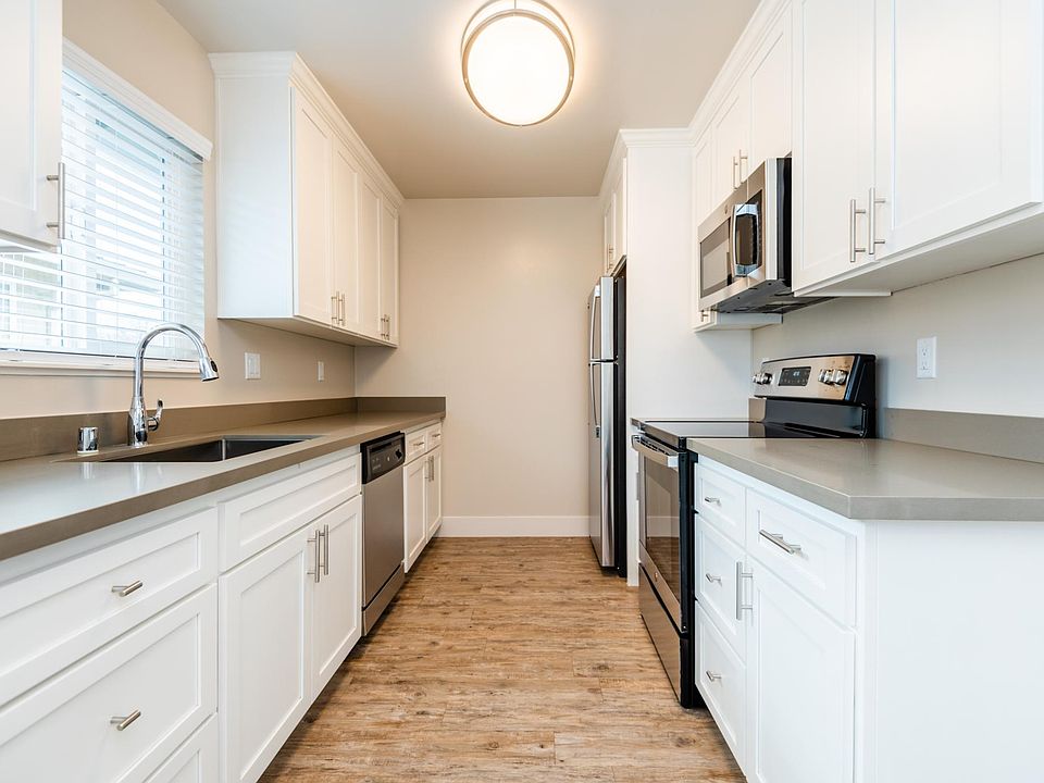 1st image of 104 Winslow Ct #3