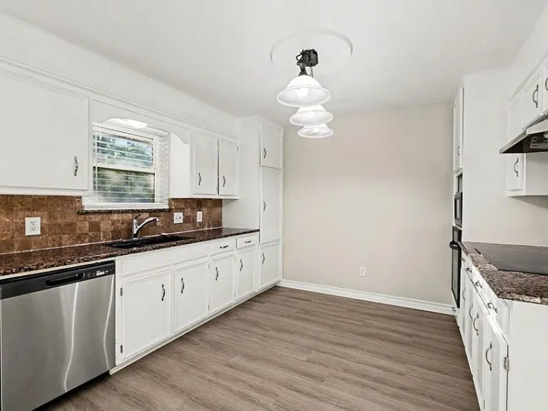 4900 Ridgeline Dr — Photo 10