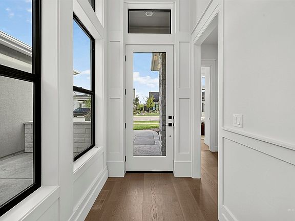 3rd image of 4973 W Braveheart St