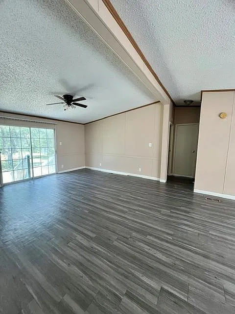 3 bed, 2.0 bath, 1800 sqft, $1,850 — Photo 3