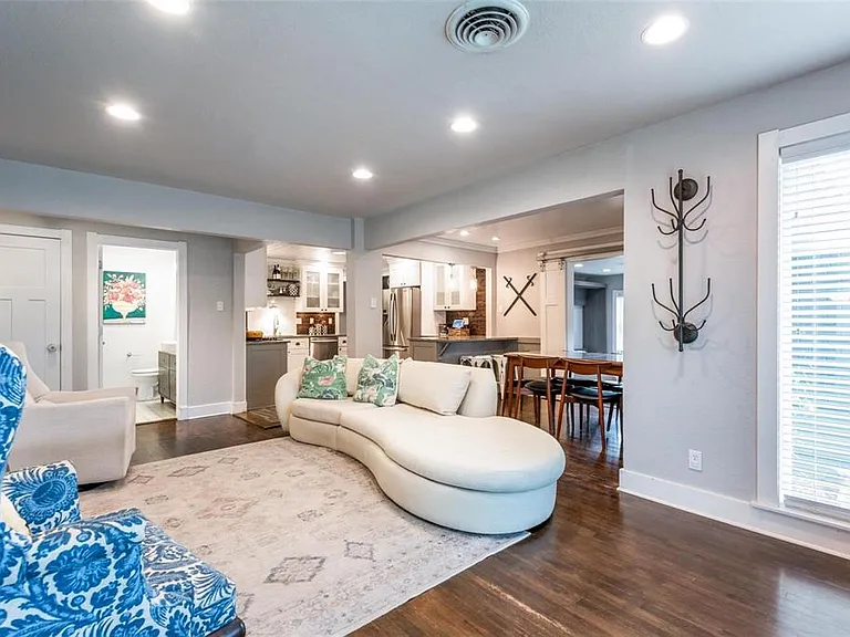 3704 Park Ln — Photo 4