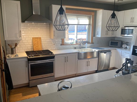 5th image of 3047 W Wilson Ave #3
