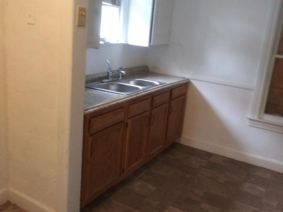 2nd image of 11558 Wayburn St