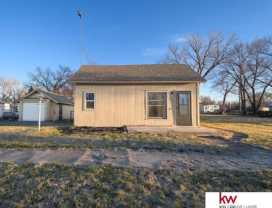 1st image of 604 3rd St