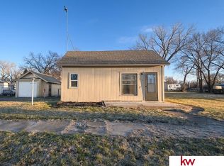 604 3rd St, Edgar, NE 68935