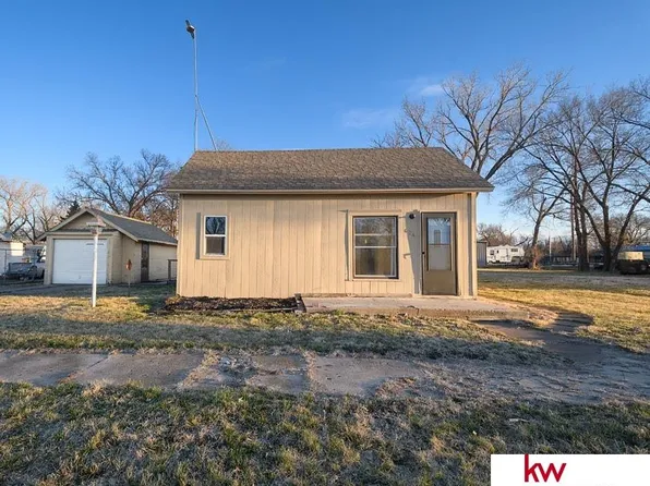 604 3rd St, Edgar, NE 68935