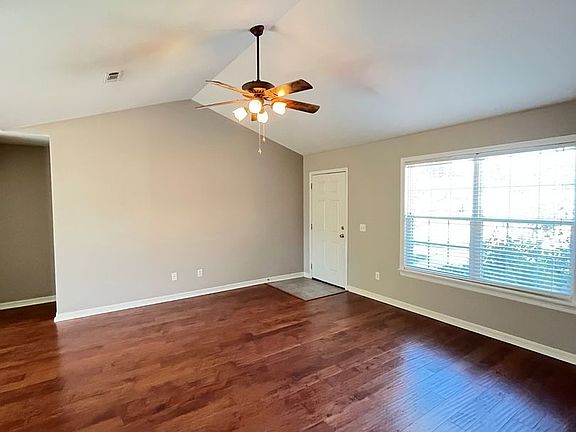2nd image of 1286 Hackberry Pl