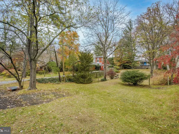 Walhonding Rd, Bethesda, MD 20816