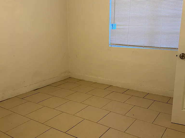 501 Grace St — Photo 10