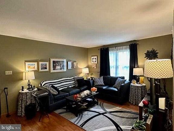 3rd image of 3022 Sheffield Dr