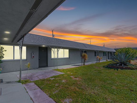 3rd image of 2927 SE 15th Pl #1