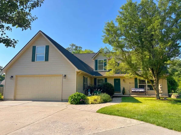 2048 Collins Ave, Shelby Township, MI 48317