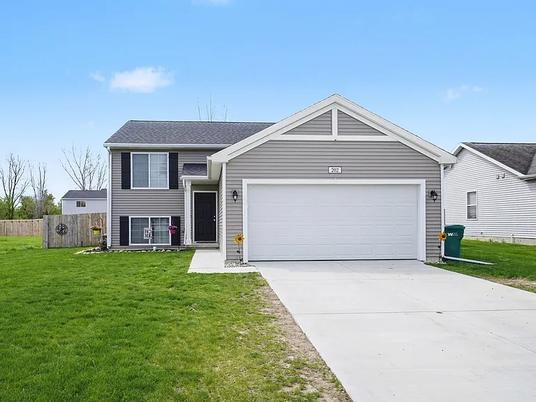 202 Creek Pointe Cir — Photo 13