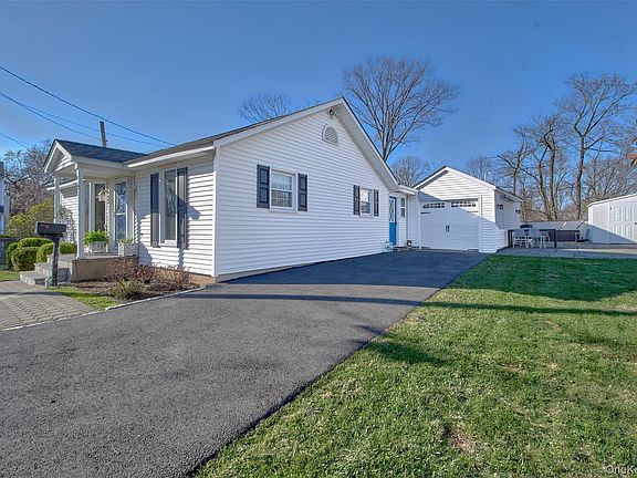 3rd image of 22 Ridgeland Terrace