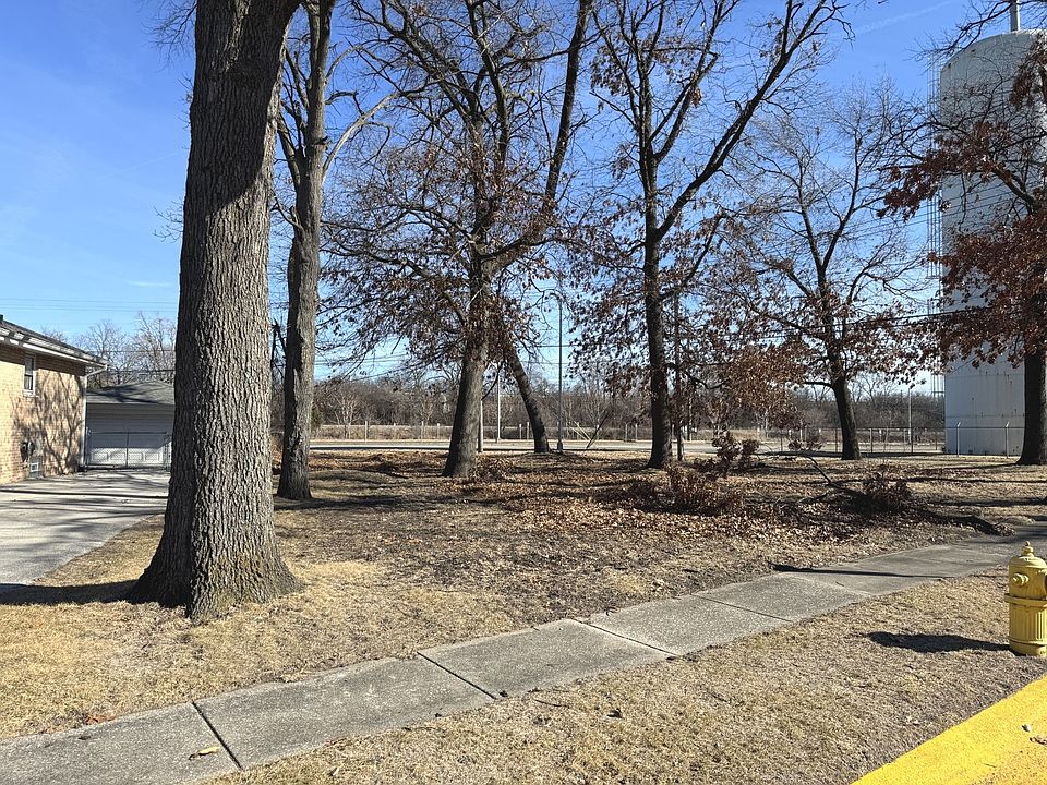 2nd image of 17313 Hawthorne Dr