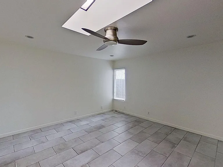 136 W Canada - Multi-unit — Photo 12