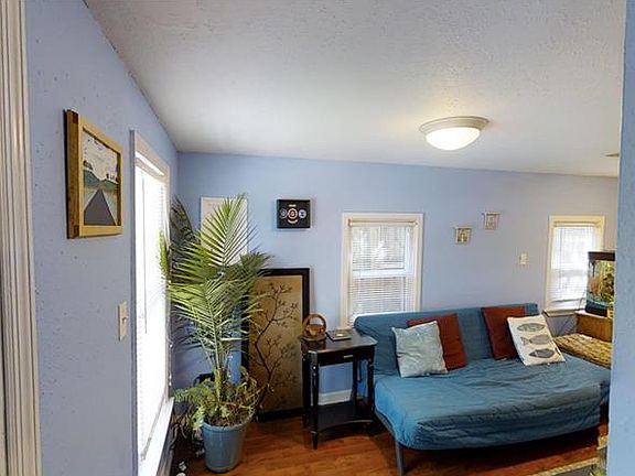 2nd image of 120 W Jean St